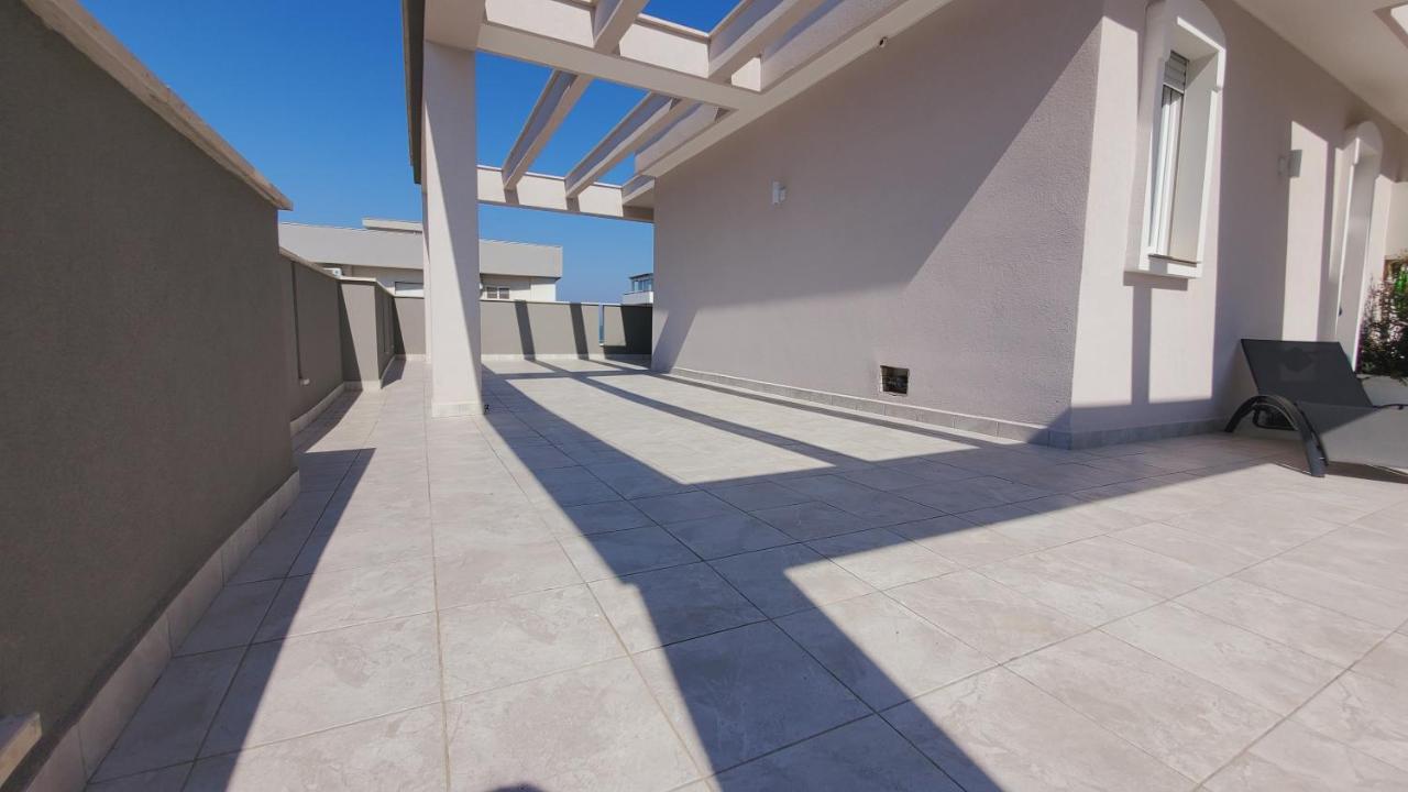 Insula Maris Villa Trani Bagian luar foto